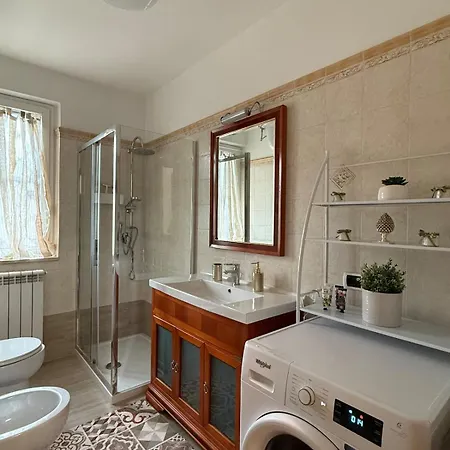 Due Leoni House Lägenhet *