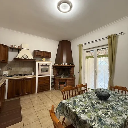 Due Leoni House רומא